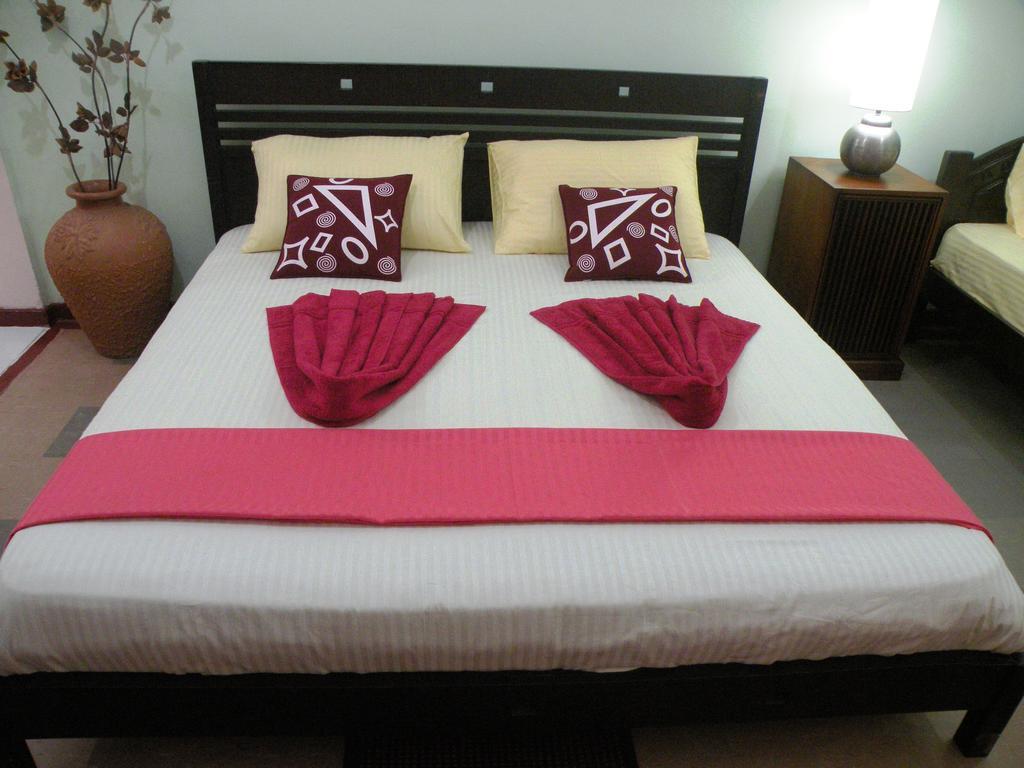 Henderson Airport Residence Negombo Oda fotoğraf
