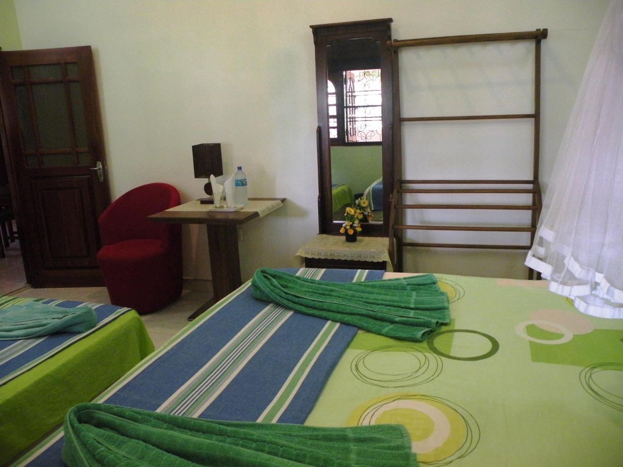 Henderson Airport Residence Negombo Oda fotoğraf