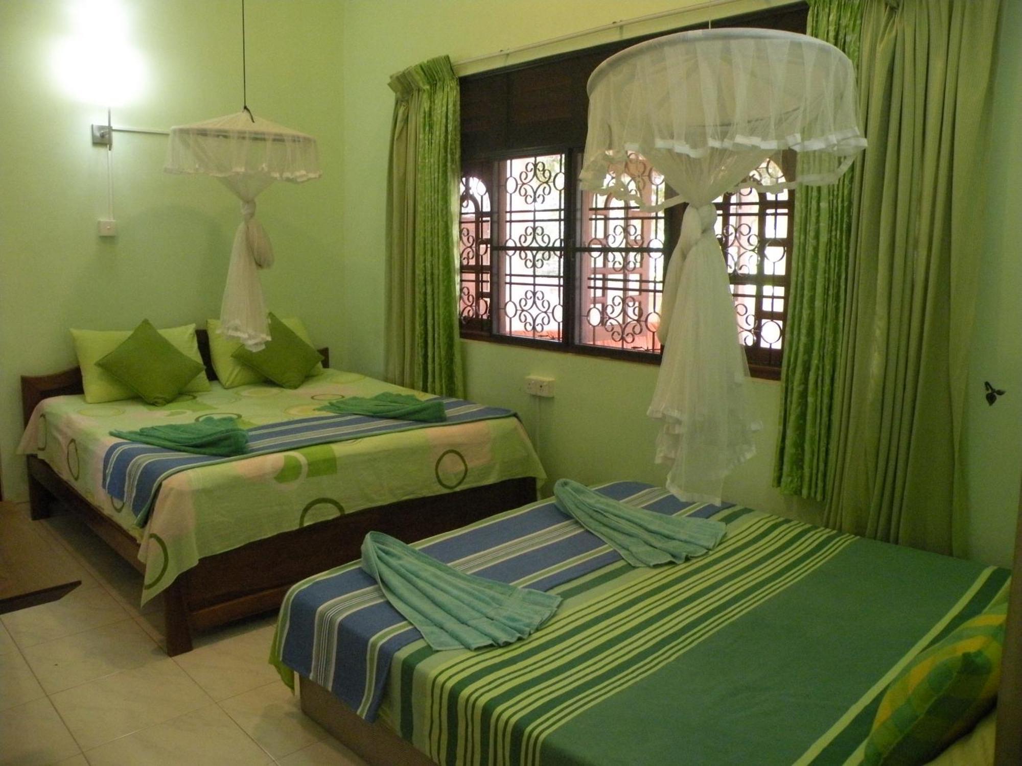 Henderson Airport Residence Negombo Oda fotoğraf