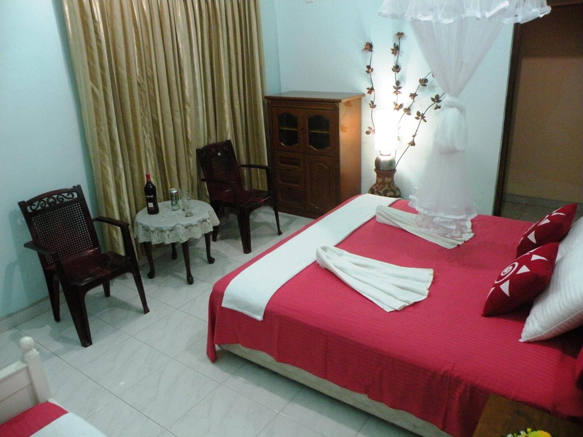 Henderson Airport Residence Negombo Oda fotoğraf