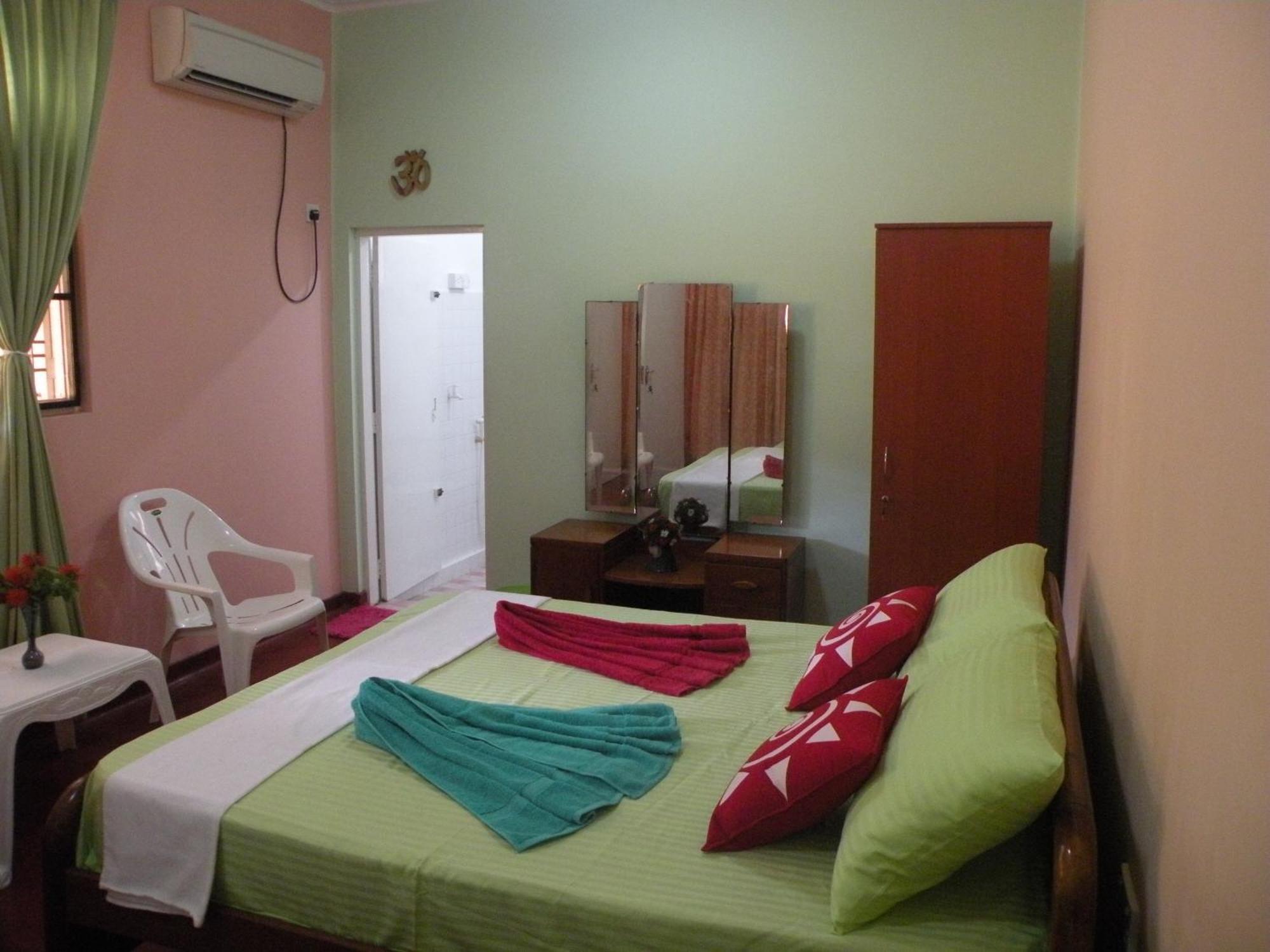 Henderson Airport Residence Negombo Oda fotoğraf