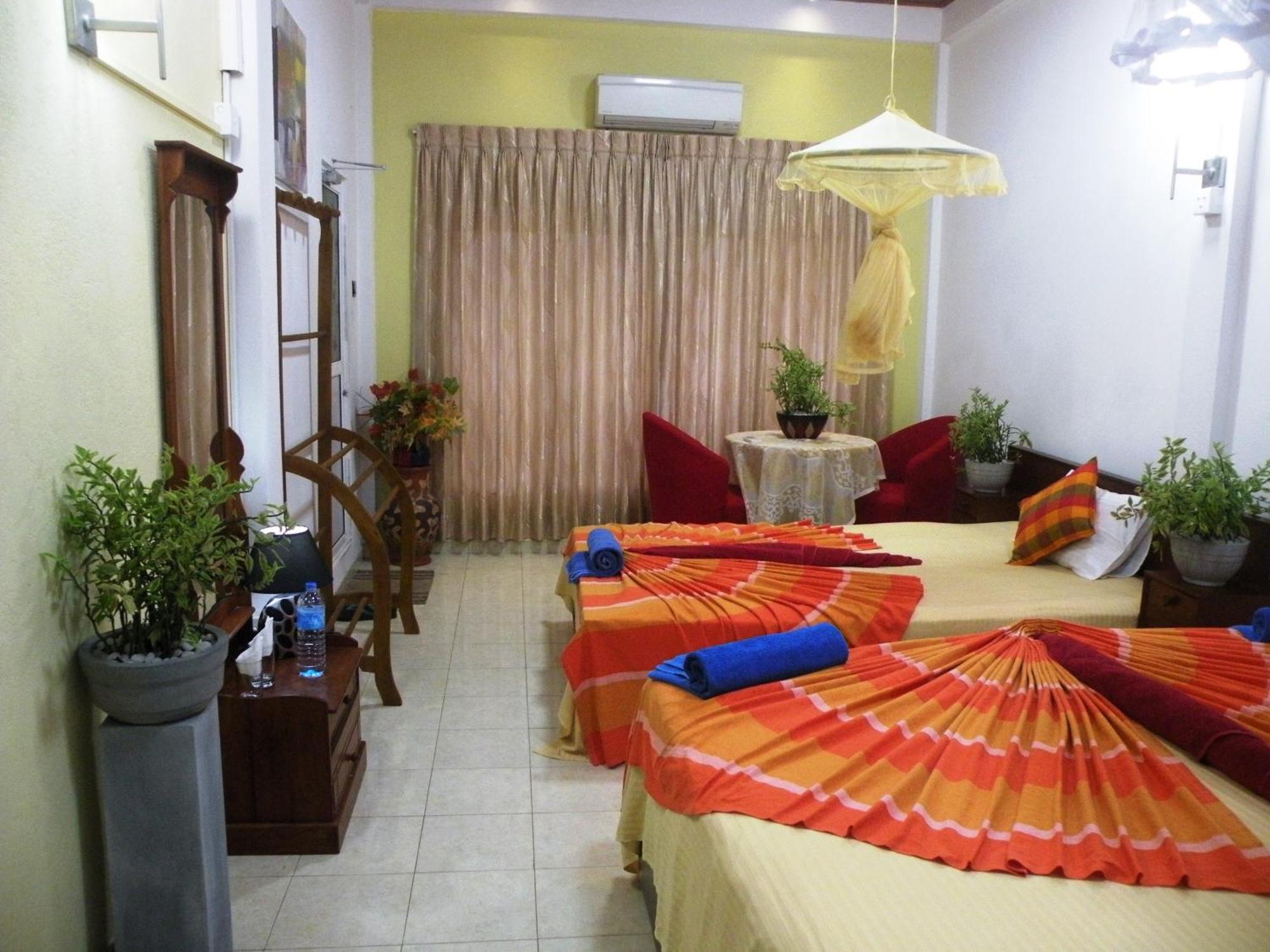 Henderson Airport Residence Negombo Oda fotoğraf