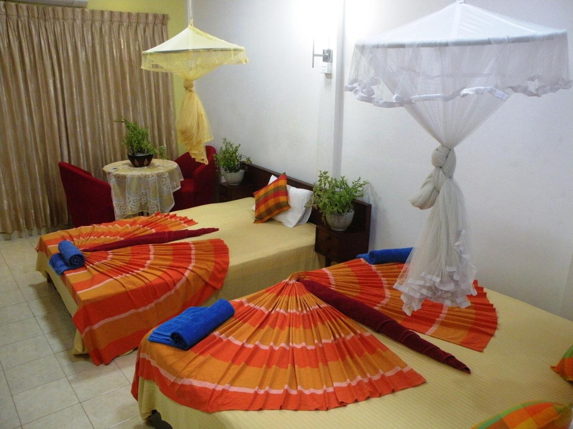 Henderson Airport Residence Negombo Oda fotoğraf