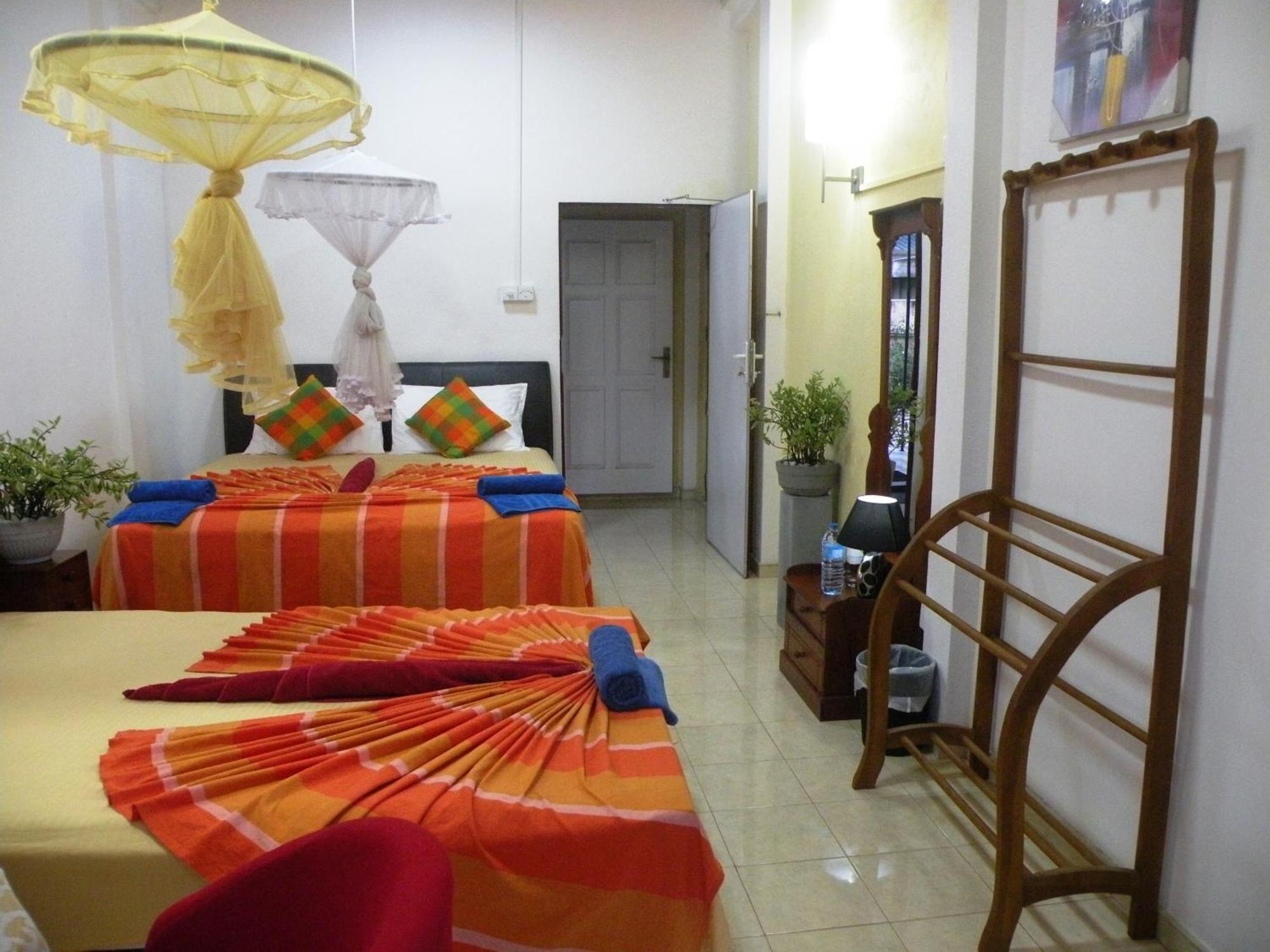 Henderson Airport Residence Negombo Oda fotoğraf