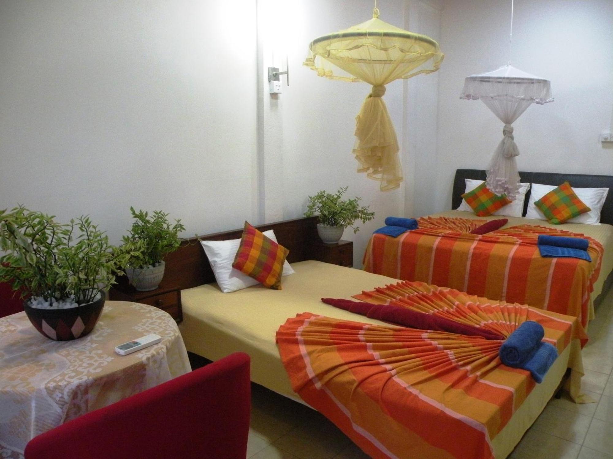 Henderson Airport Residence Negombo Oda fotoğraf