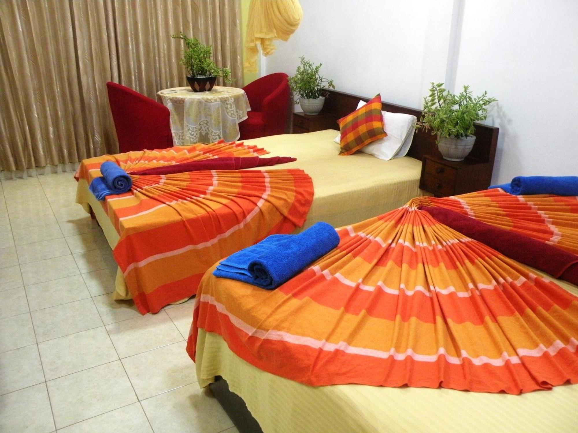 Henderson Airport Residence Negombo Oda fotoğraf