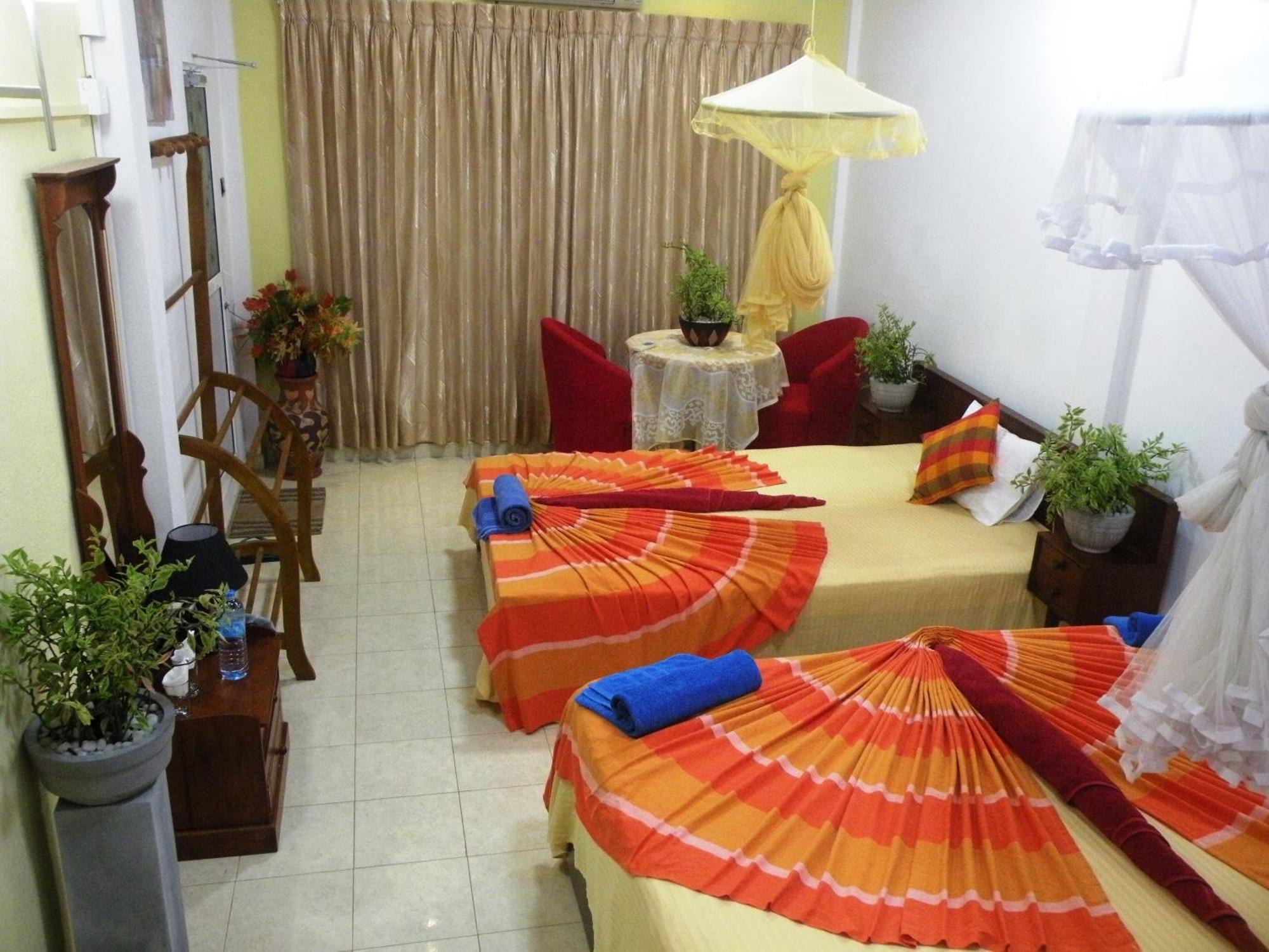 Henderson Airport Residence Negombo Oda fotoğraf