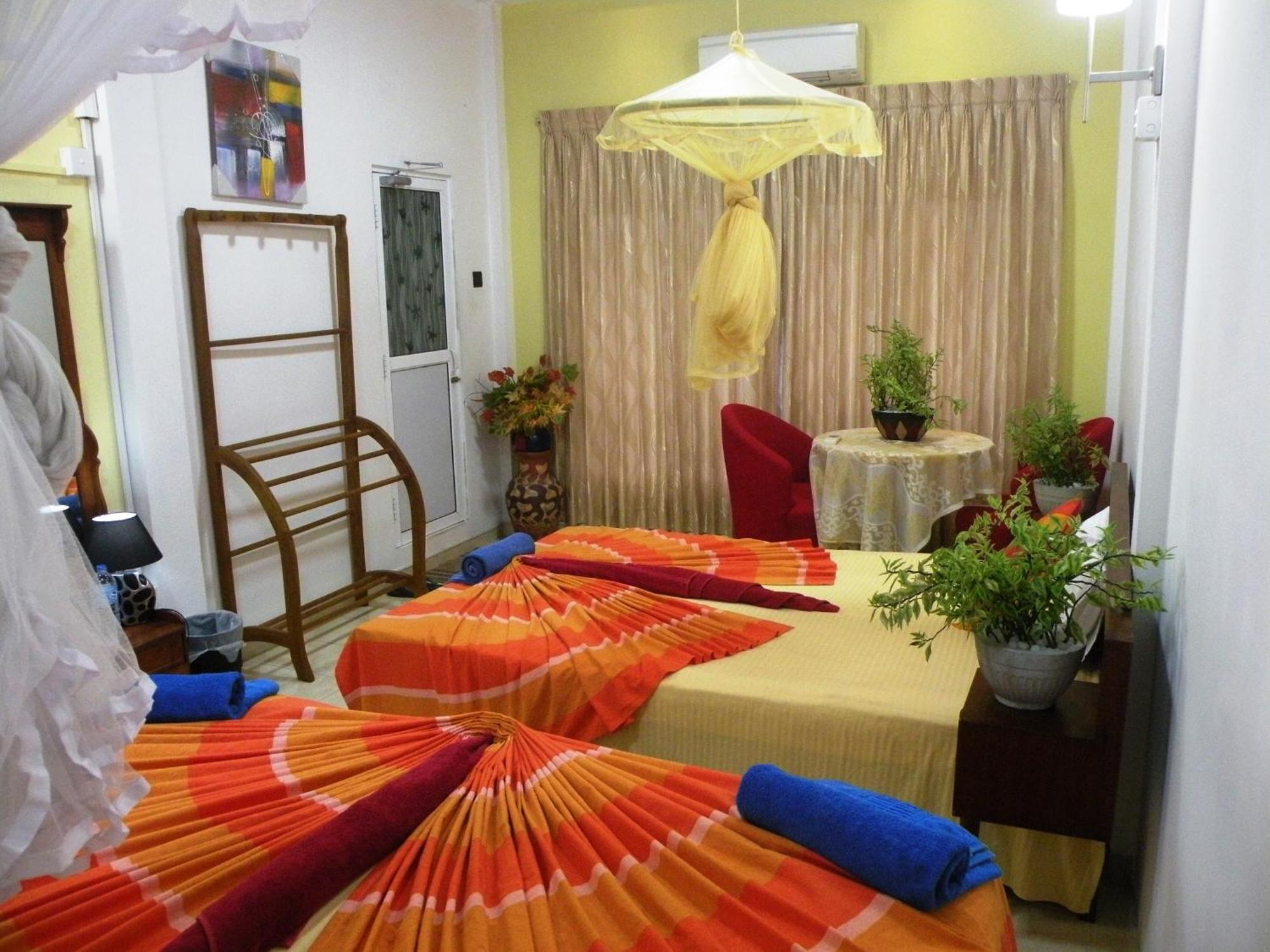 Henderson Airport Residence Negombo Oda fotoğraf