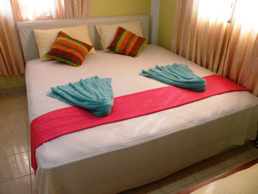 Henderson Airport Residence Negombo Oda fotoğraf