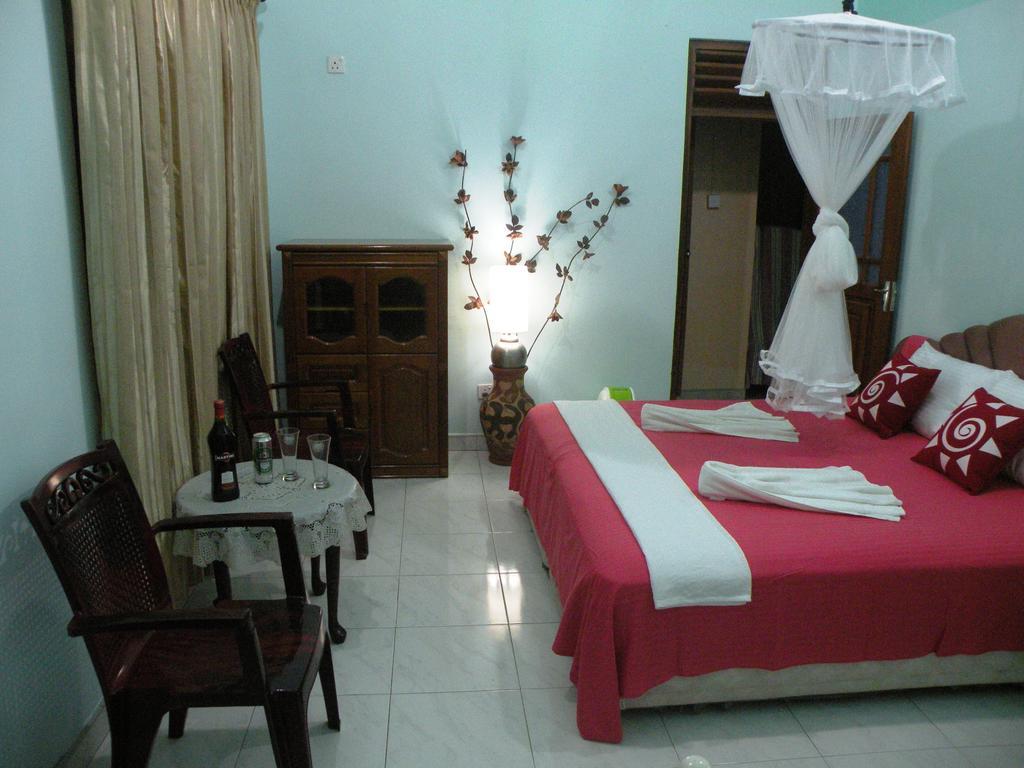 Henderson Airport Residence Negombo Oda fotoğraf