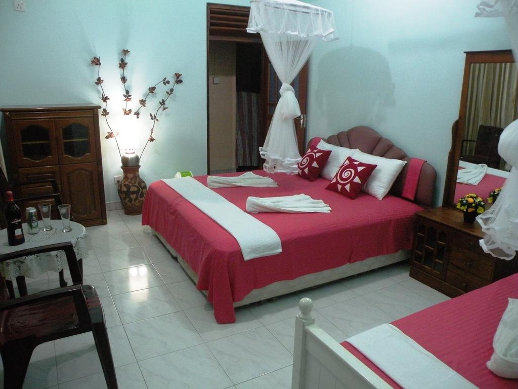 Henderson Airport Residence Negombo Oda fotoğraf